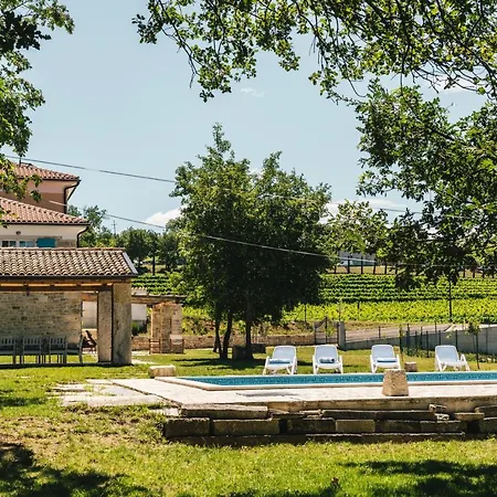 Kanedolo Villa *